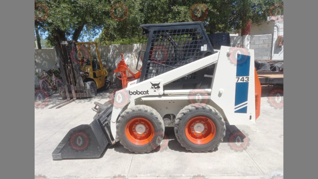 Minicargador Bobcat 743
